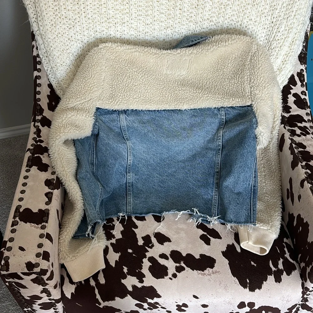 A&F Sherpa denim jacket - Picture 5 of 8